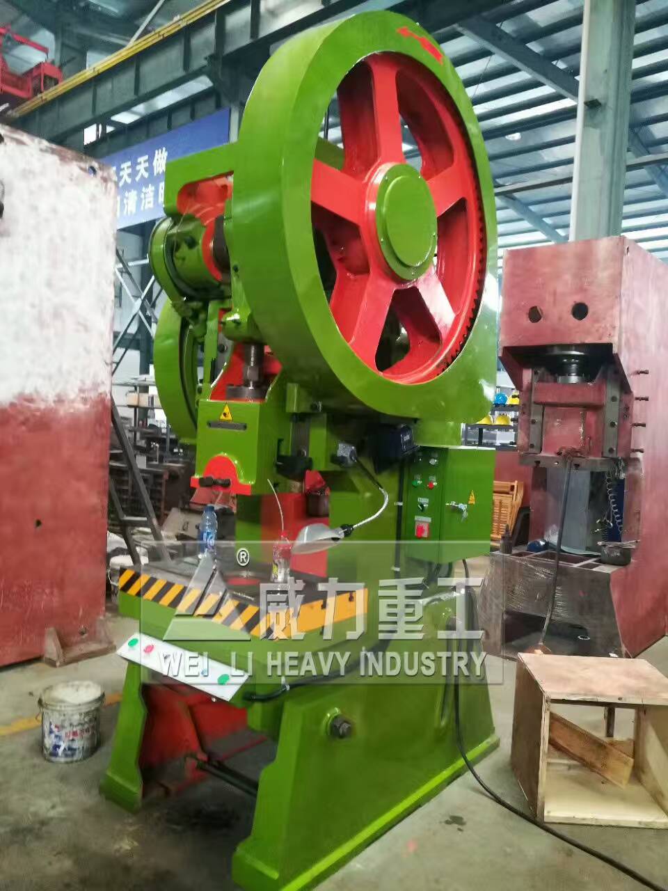 80吨冲床实物图片