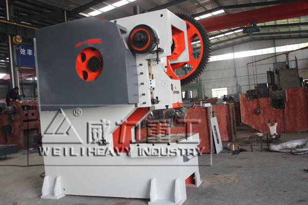 160吨深喉冲床车间实物图